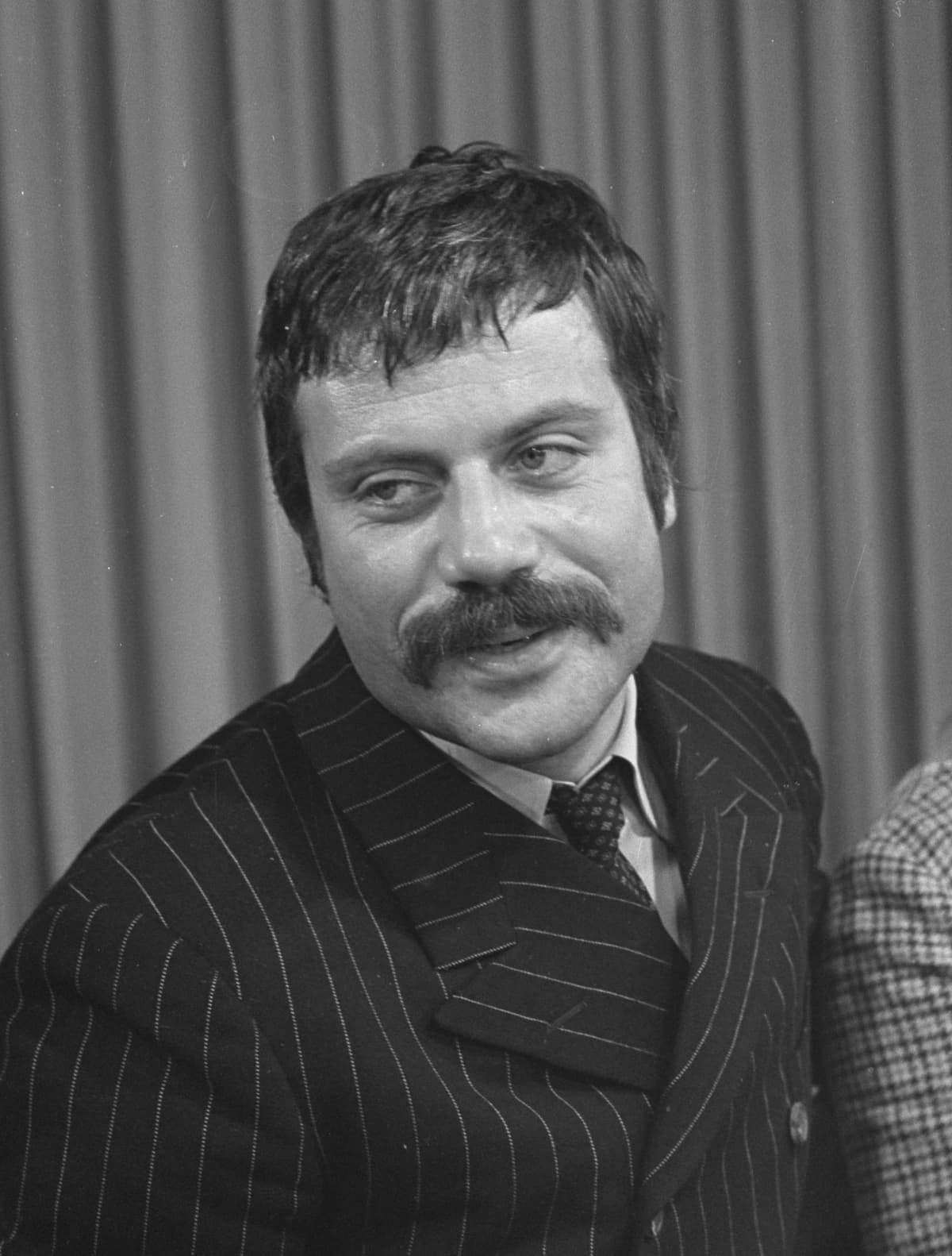 Photo of Oliver Reed
